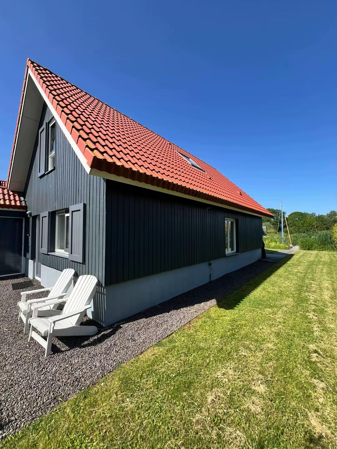 Woning met geschilderde houten gevel
