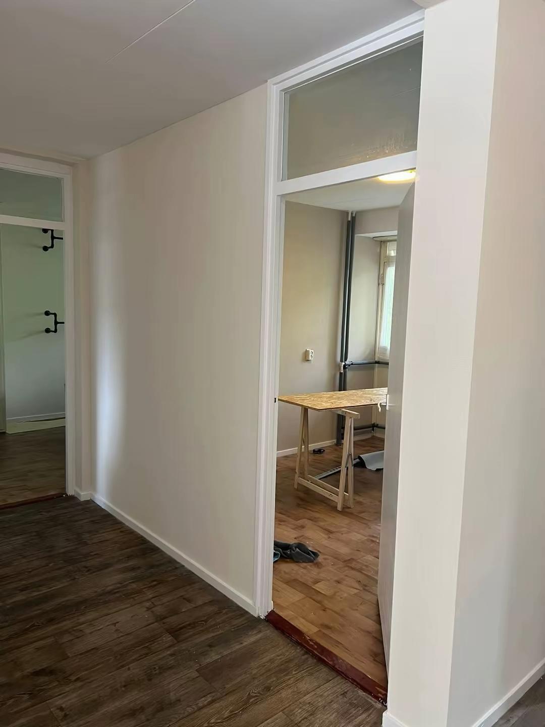 Overzicht hal richting werkkamer